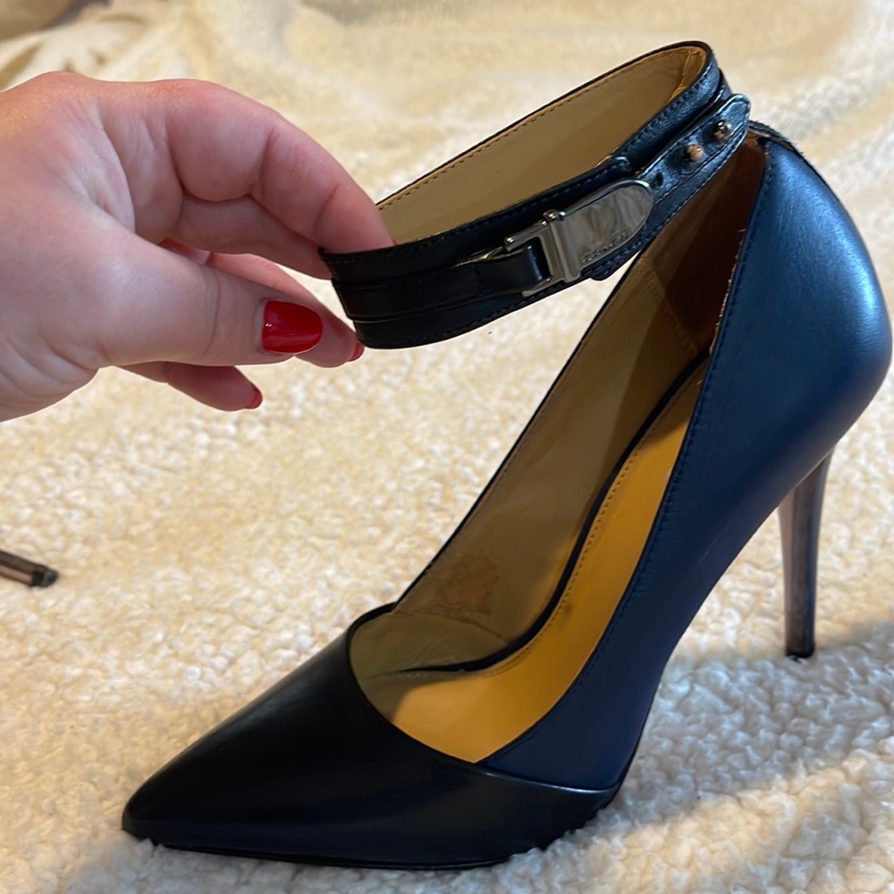 Coach size 6 dress shoes black/blue